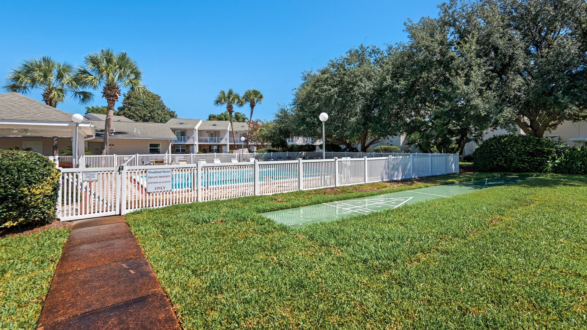 Woodland Shores Grounds & Amenities