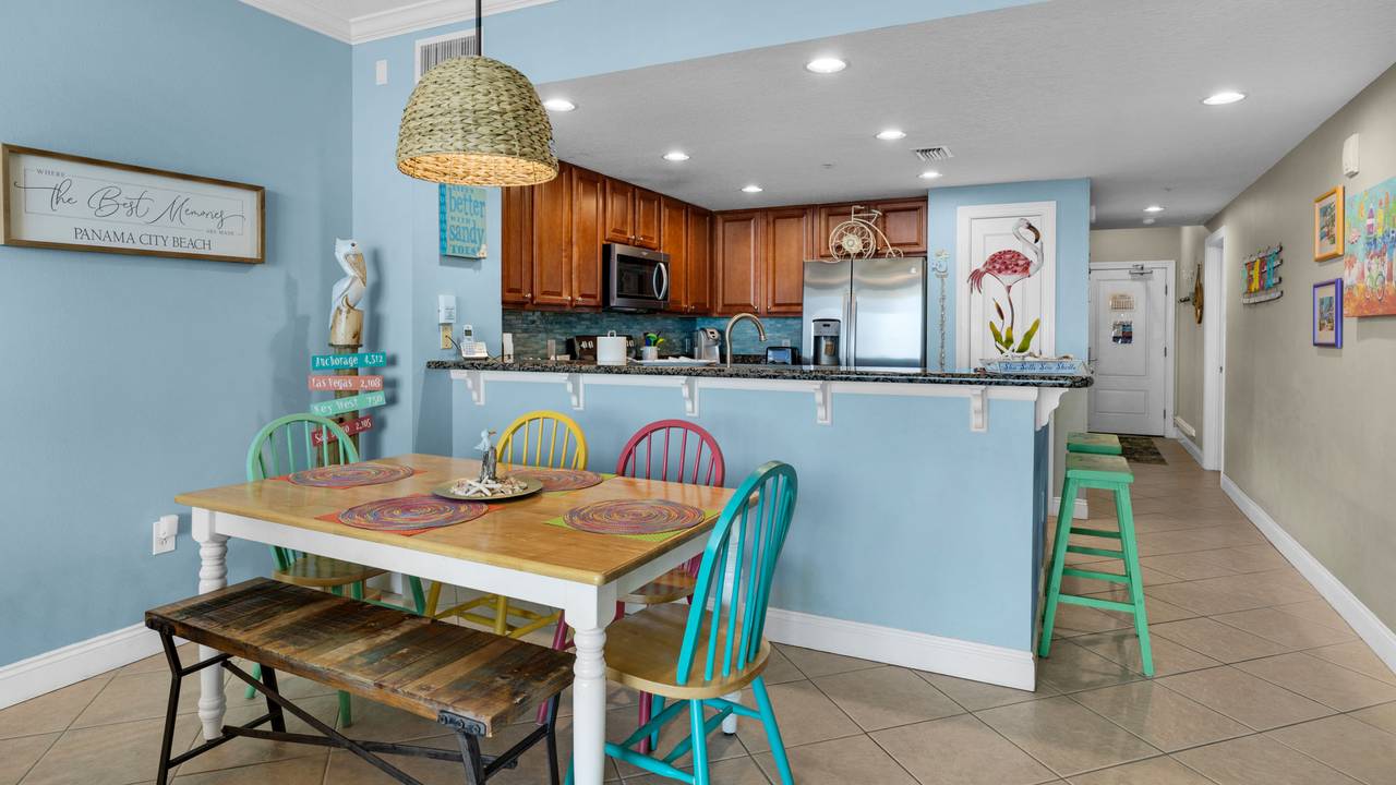 Palazzo 806 Dining into kitchen Palazzo 806 Dining into kitchen