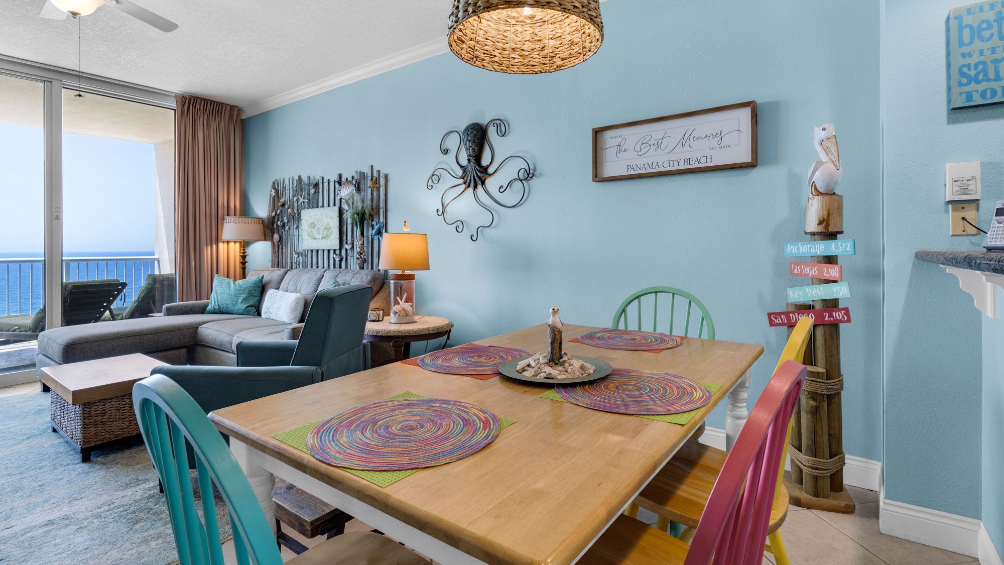 Palazzo 806 Dining into living area