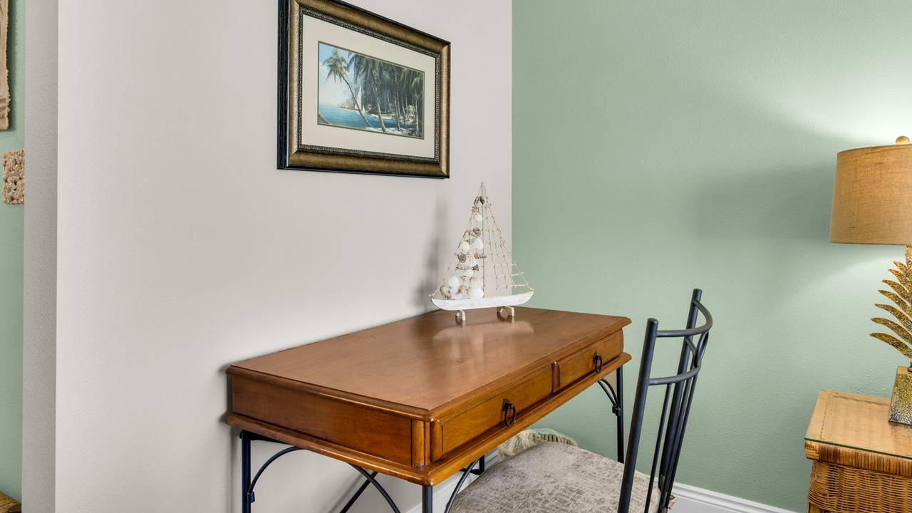 Palazzo 806 Master Bedroom with Desk Palazzo 806 Master Bedroom with Desk