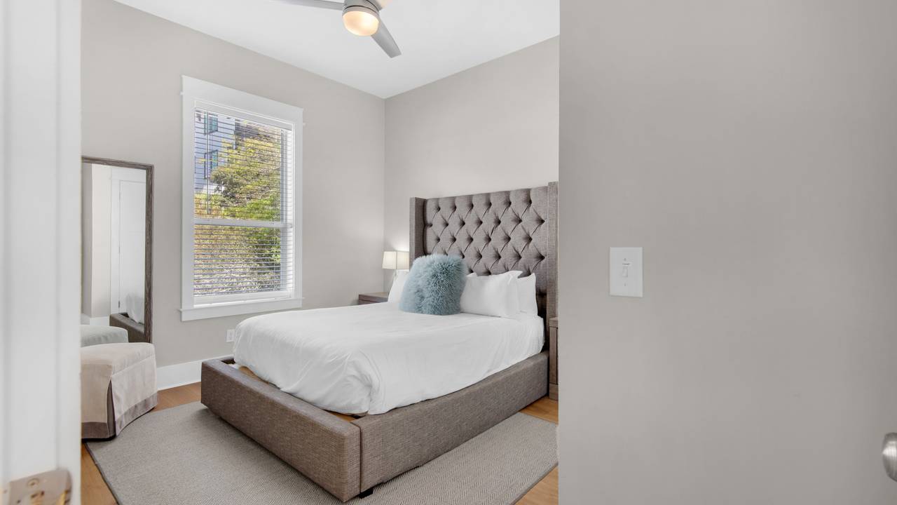 The Bee's Knees: 1st Floor Bedroom The Bee's Knees: 1st Floor Bedroom