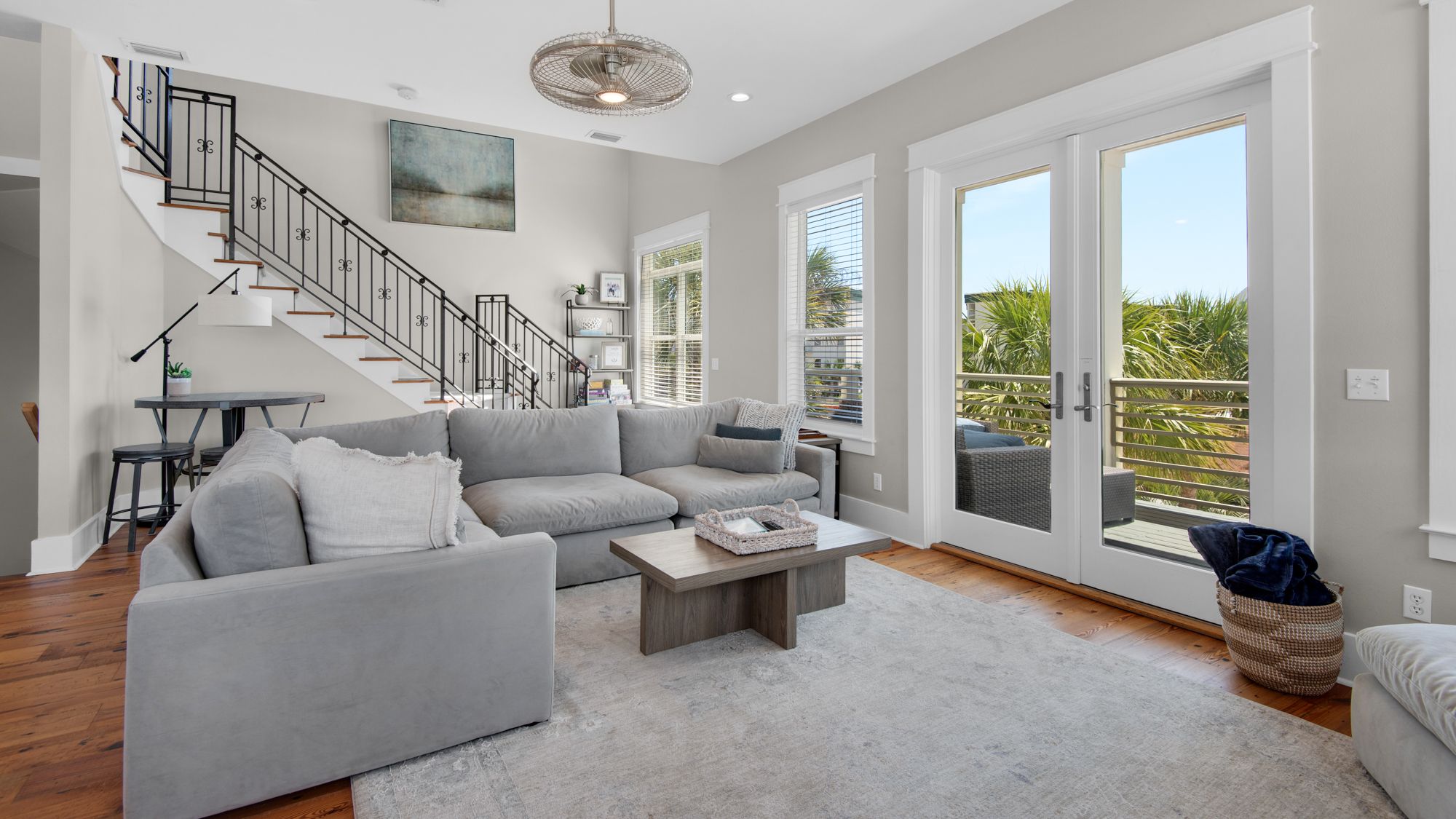 The Bee's Knees: 2nd Floor Living area