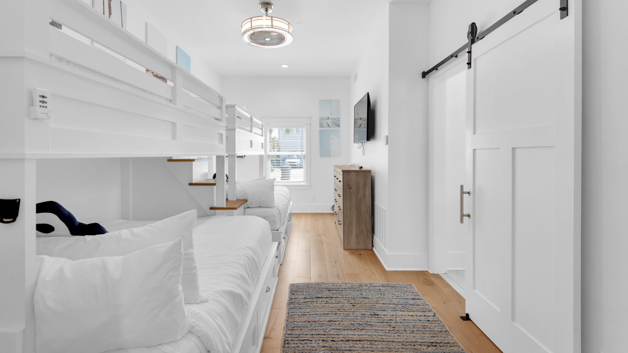 The Bee's Knees: 1st Floor Bunkroom