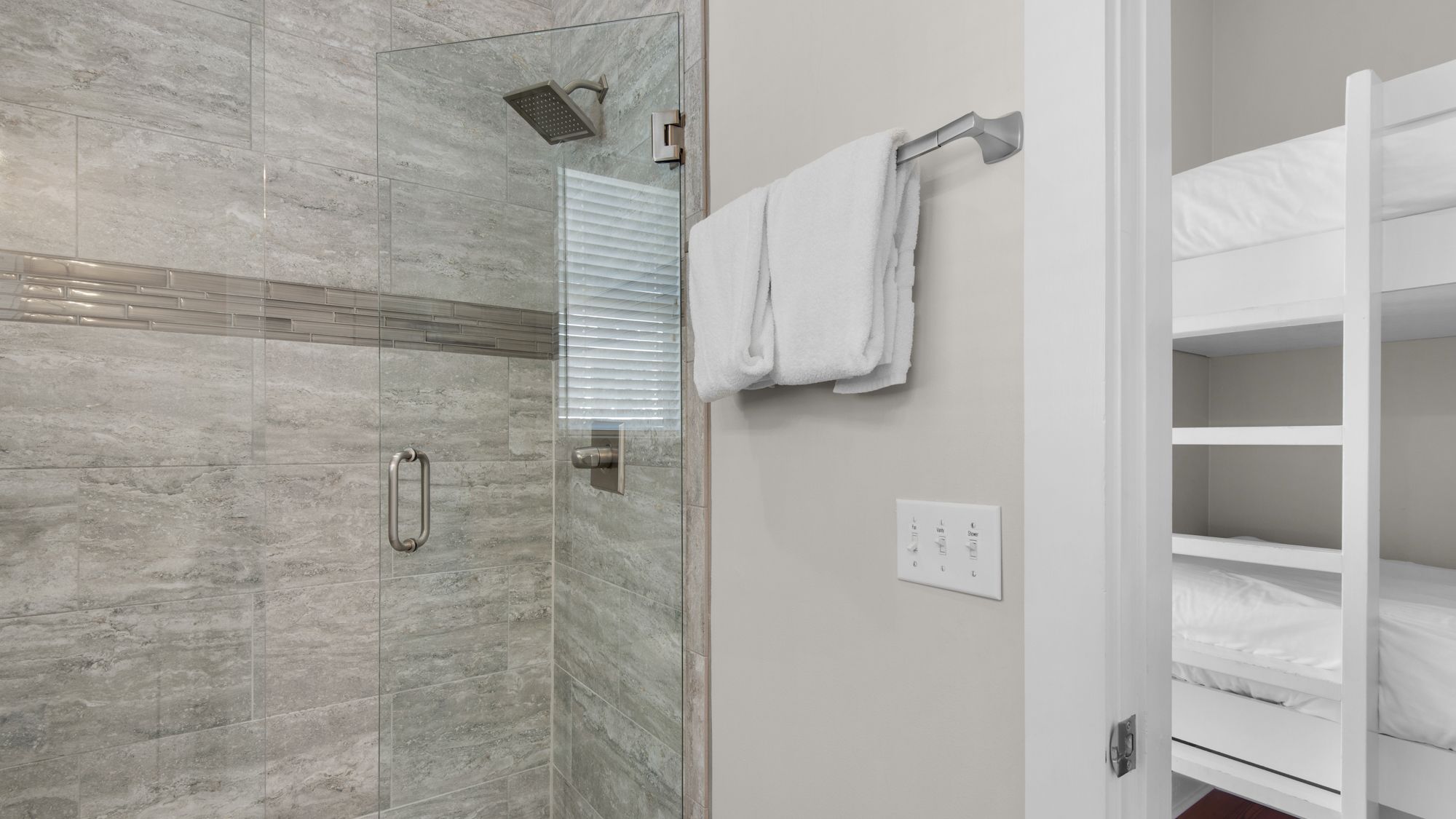 The Bee's Knees: 2nd Floor Bathroom