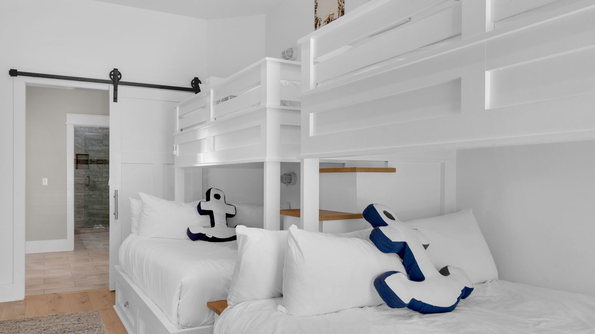 The Bee's Knees: 1st Floor Bunkroom