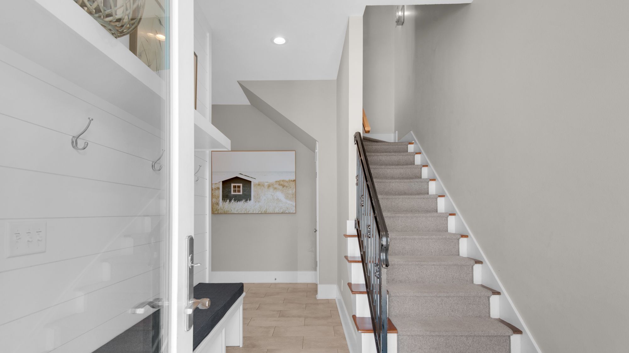 The Bee's Knees: 1st Floor going upstairs