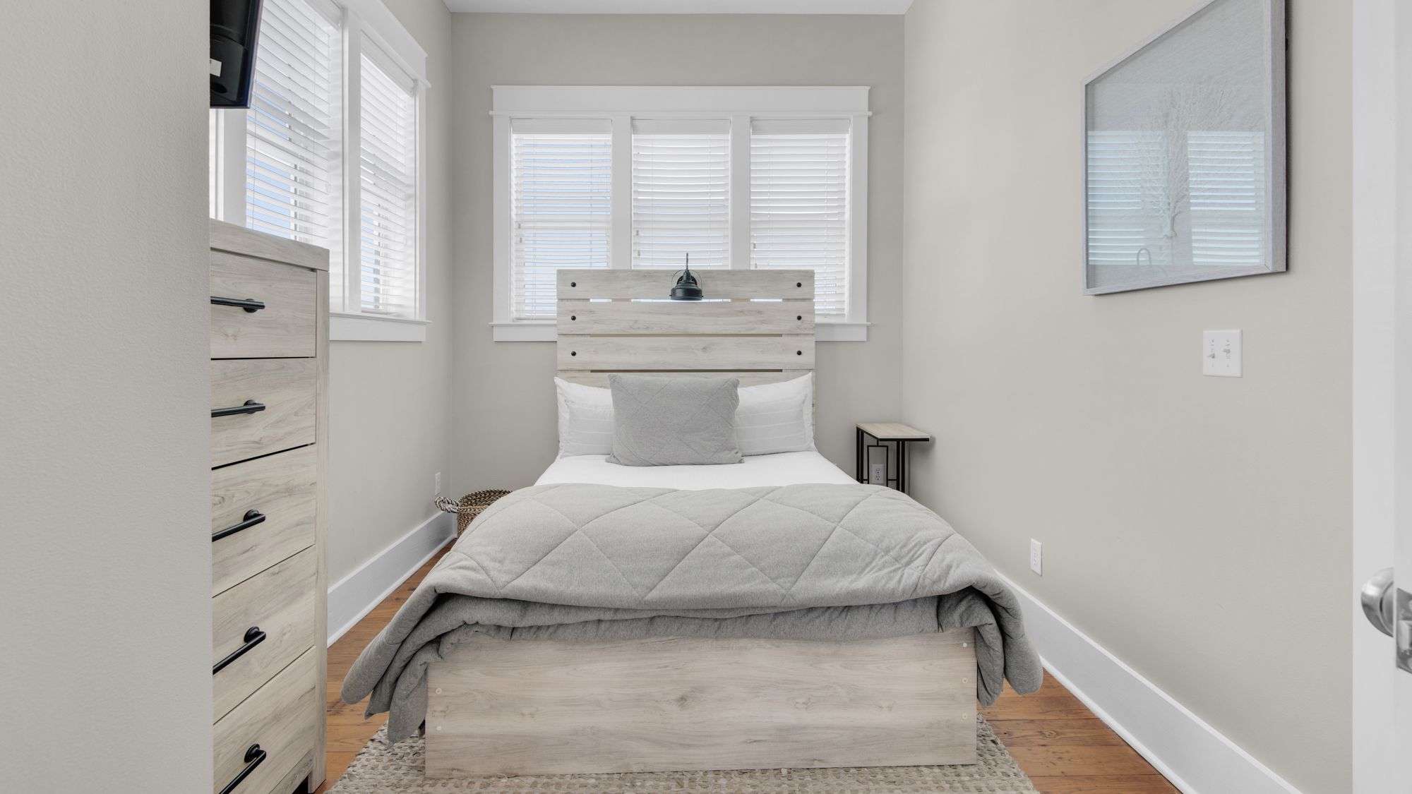 The Bee's Knees: 3rd Floor Bedroom