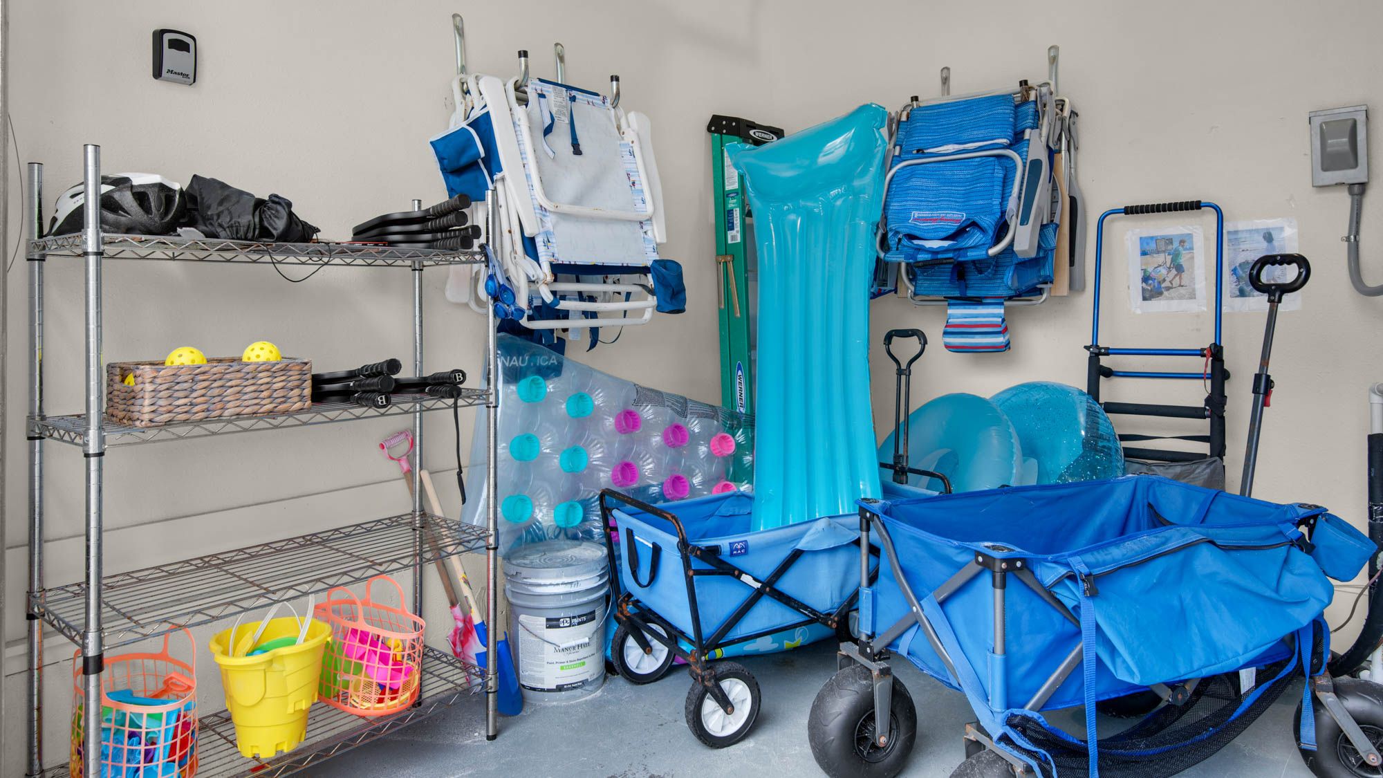 The Bee's Knees - Beach Items