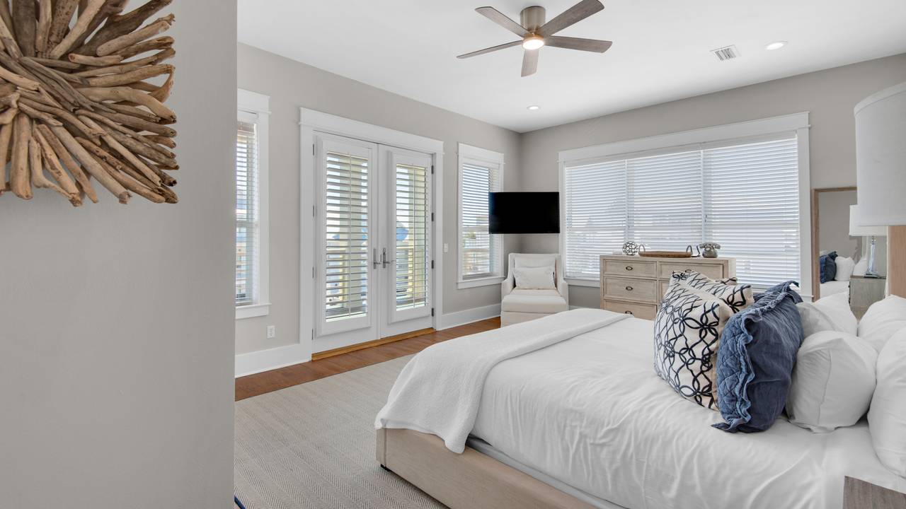 The Bee's Knees: 3rd Floor Master Bedroom The Bee's Knees: 3rd Floor Master Bedroom