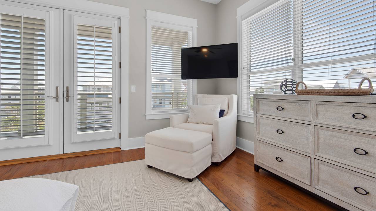 The Bee's Knees: 3rd Floor Master Bedroom The Bee's Knees: 3rd Floor Master Bedroom