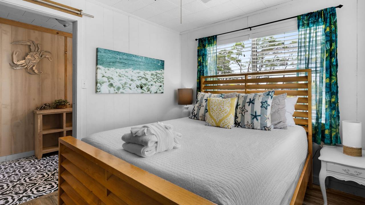 Coastal Charm: Guest Bedroom Coastal Charm: Guest Bedroom