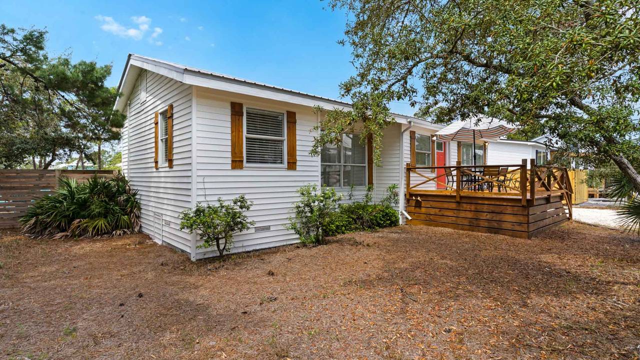 Coastal Charm: Exterior Coastal Charm: Exterior