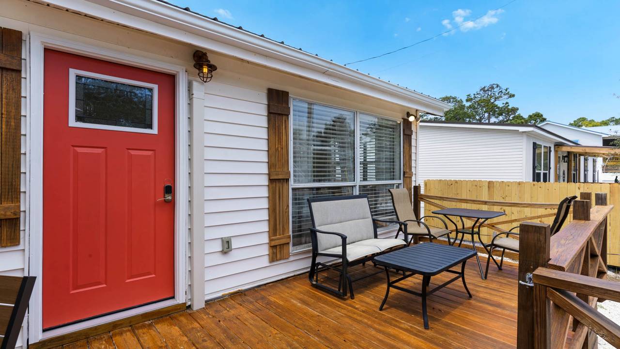 Coastal Charm: Front Deck Coastal Charm: Front Deck