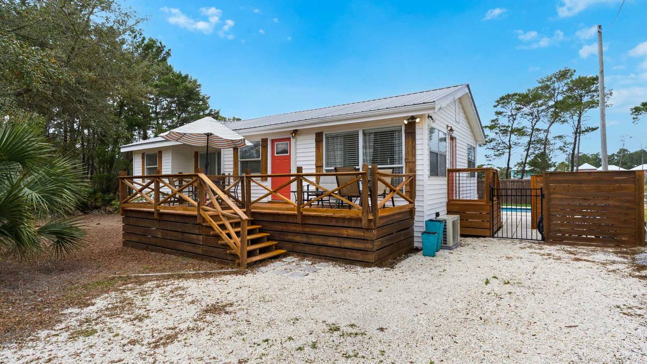 Coastal Charm: Exterior Coastal Charm: Exterior