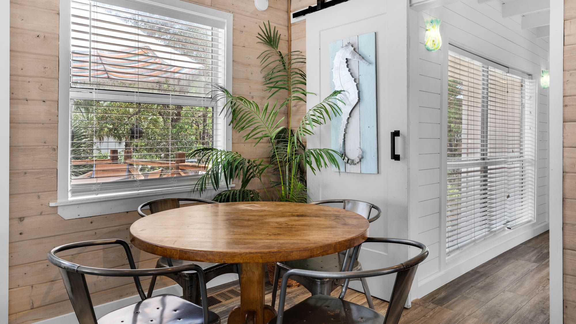 Coastal Charm: Dining area