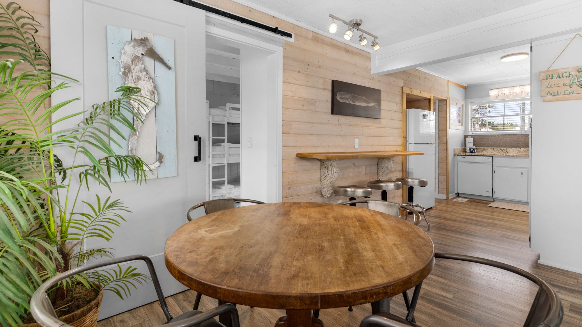 Coastal Charm: Dining area