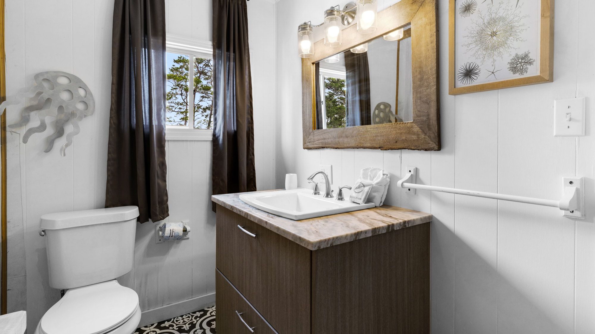 Coastal Charm: Shared Bathroom