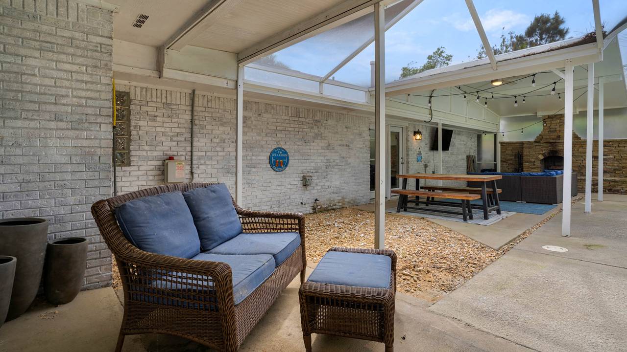 18 Initial Ln: Back Patio 18 Initial Ln: Back Patio