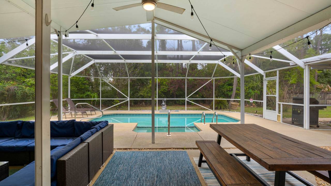 18 Initial Ln: Screened in Pool area 18 Initial Ln: Screened in Pool area
