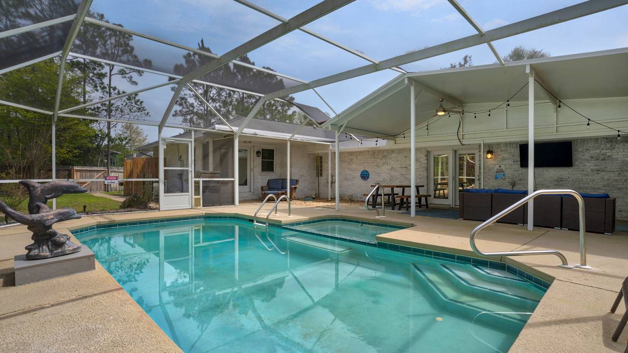 18 Initial Ln: Screened in Pool area 18 Initial Ln: Screened in Pool area