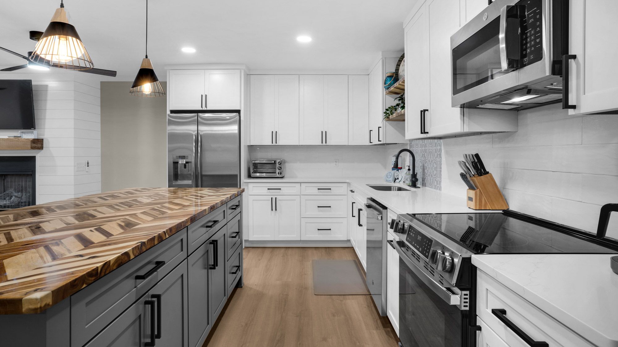 18 Initial Ln: Kitchen 