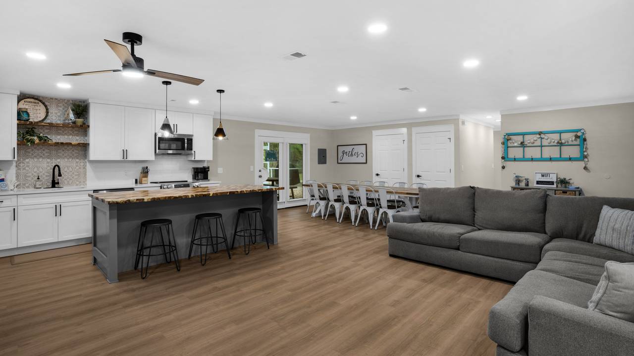 18 Initial Ln: Living area into Kitchen & Dining 18 Initial Ln: Living area into Kitchen & Dining