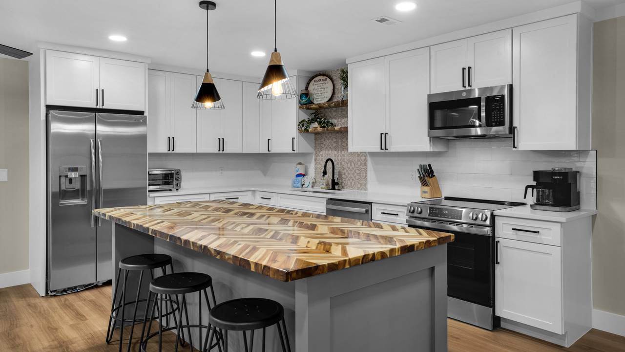 18 Initial Ln: Kitchen 18 Initial Ln: Kitchen