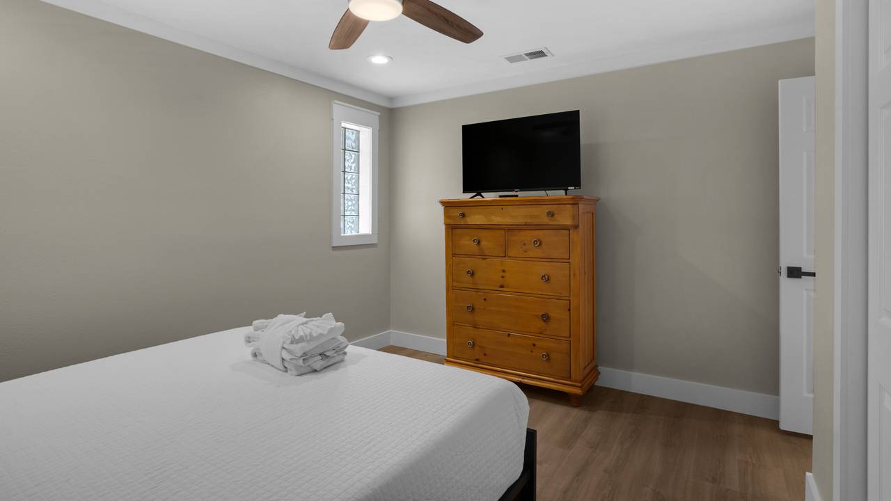 18 Initial Ln: Bedroom 2 18 Initial Ln: Bedroom 2