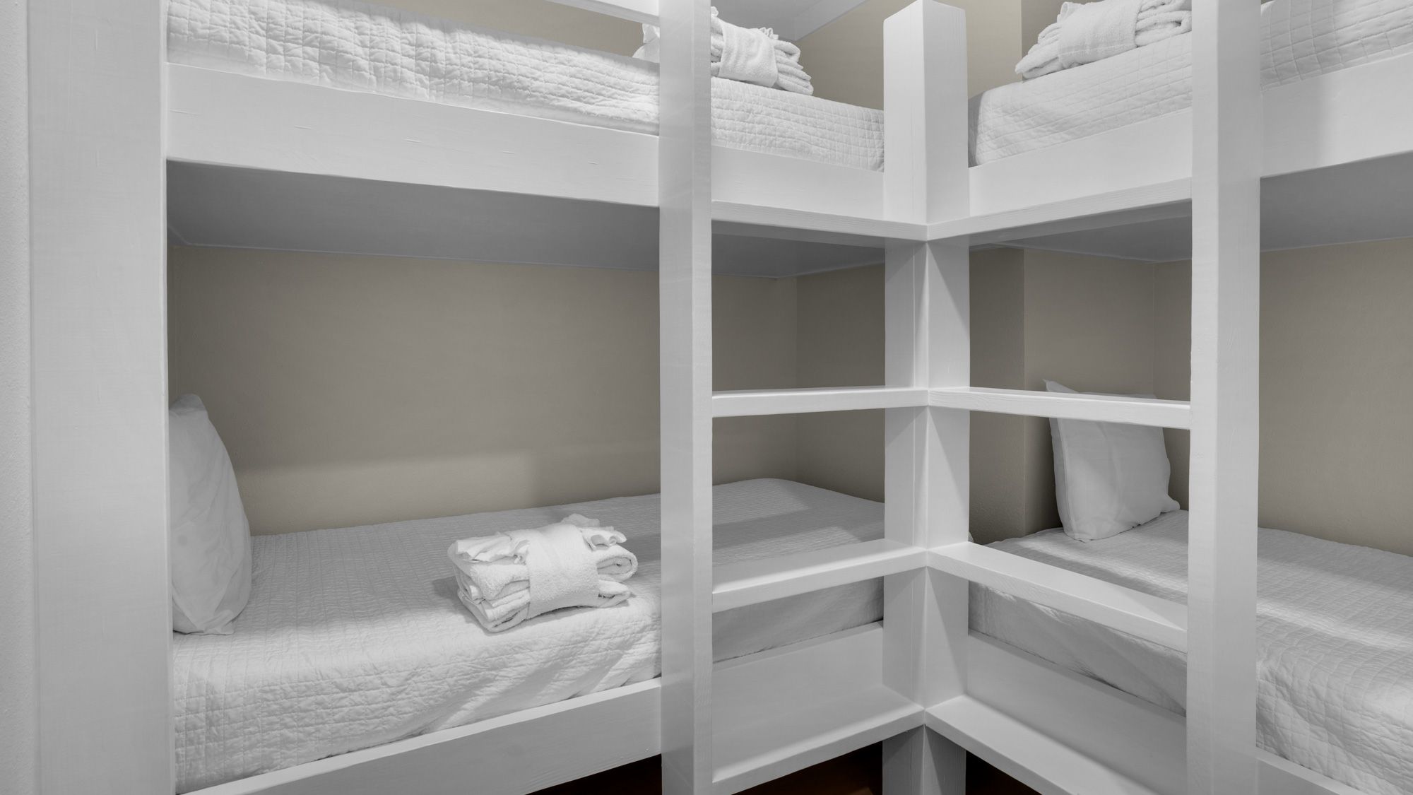 18 Initial Ln: Bunk room