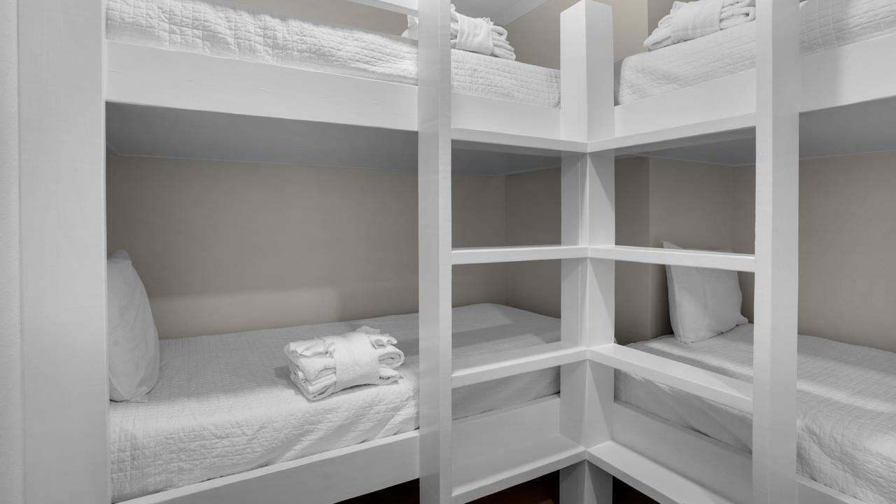 18 Initial Ln: Bunk room 18 Initial Ln: Bunk room