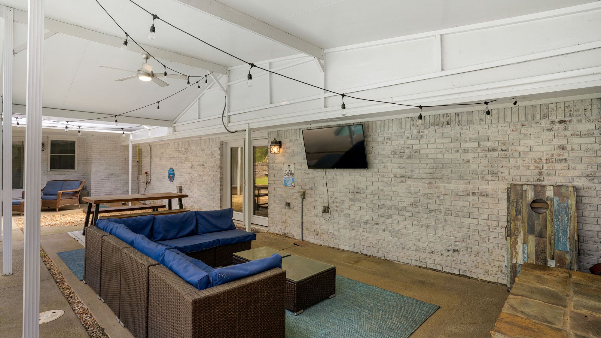 18 Initial Ln: Back Patio