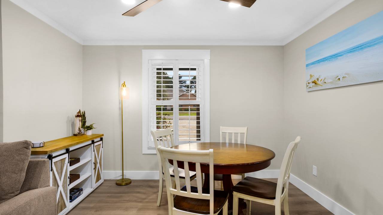 18 Initial Ln: Additional Table & Chairs 18 Initial Ln: Additional Table & Chairs