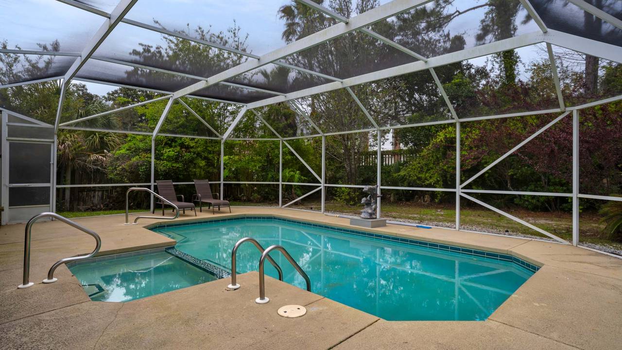 18 Initial Ln: Screened in Pool area 18 Initial Ln: Screened in Pool area