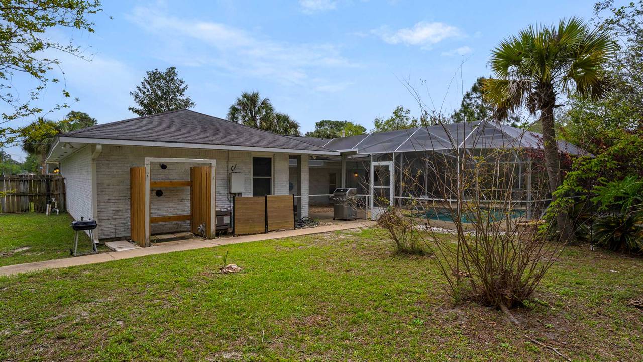 18 Initial Ln: Backyard 18 Initial Ln: Backyard