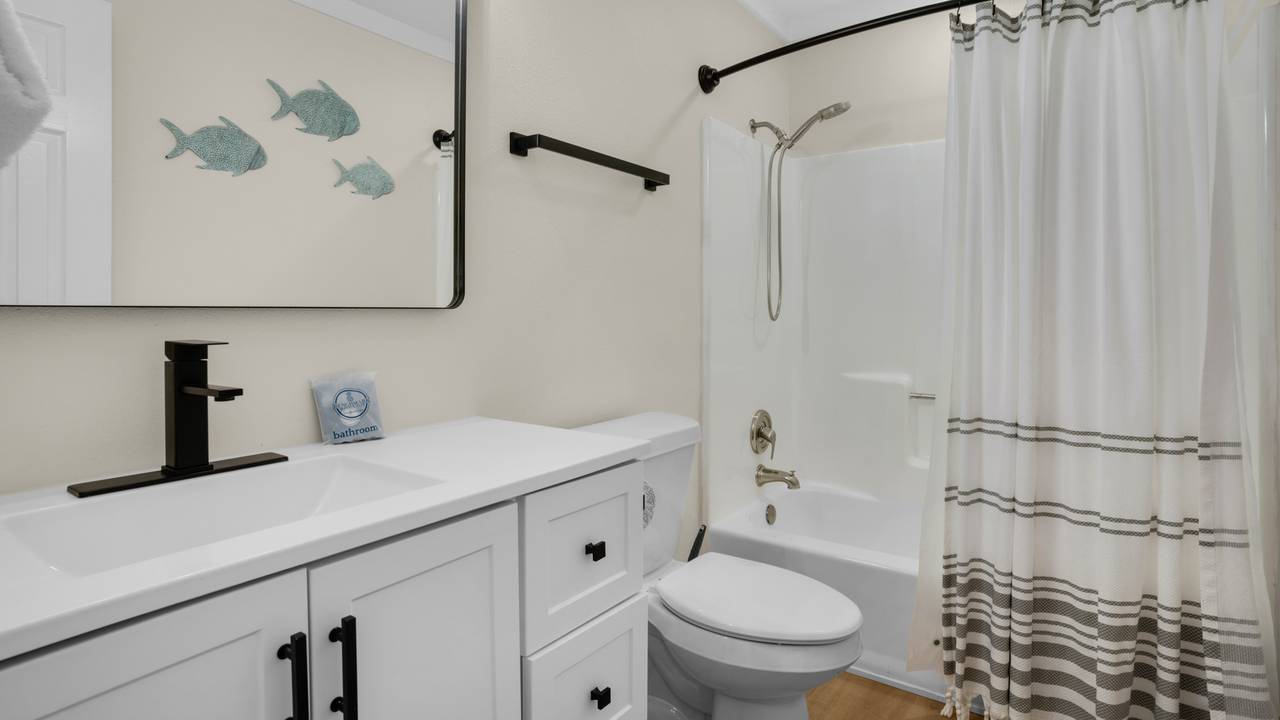 18 Initial Ln: Bathroom 3 18 Initial Ln: Bathroom 3