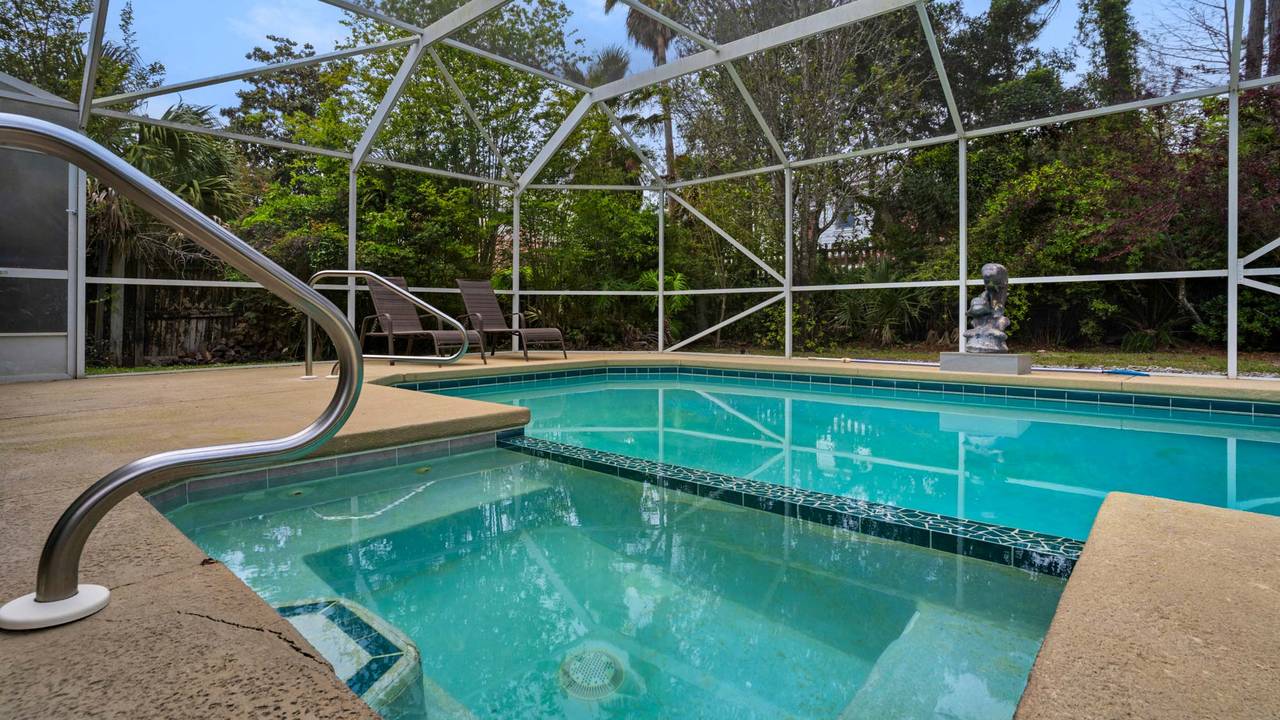 18 Initial Ln: Screened in Pool area 18 Initial Ln: Screened in Pool area