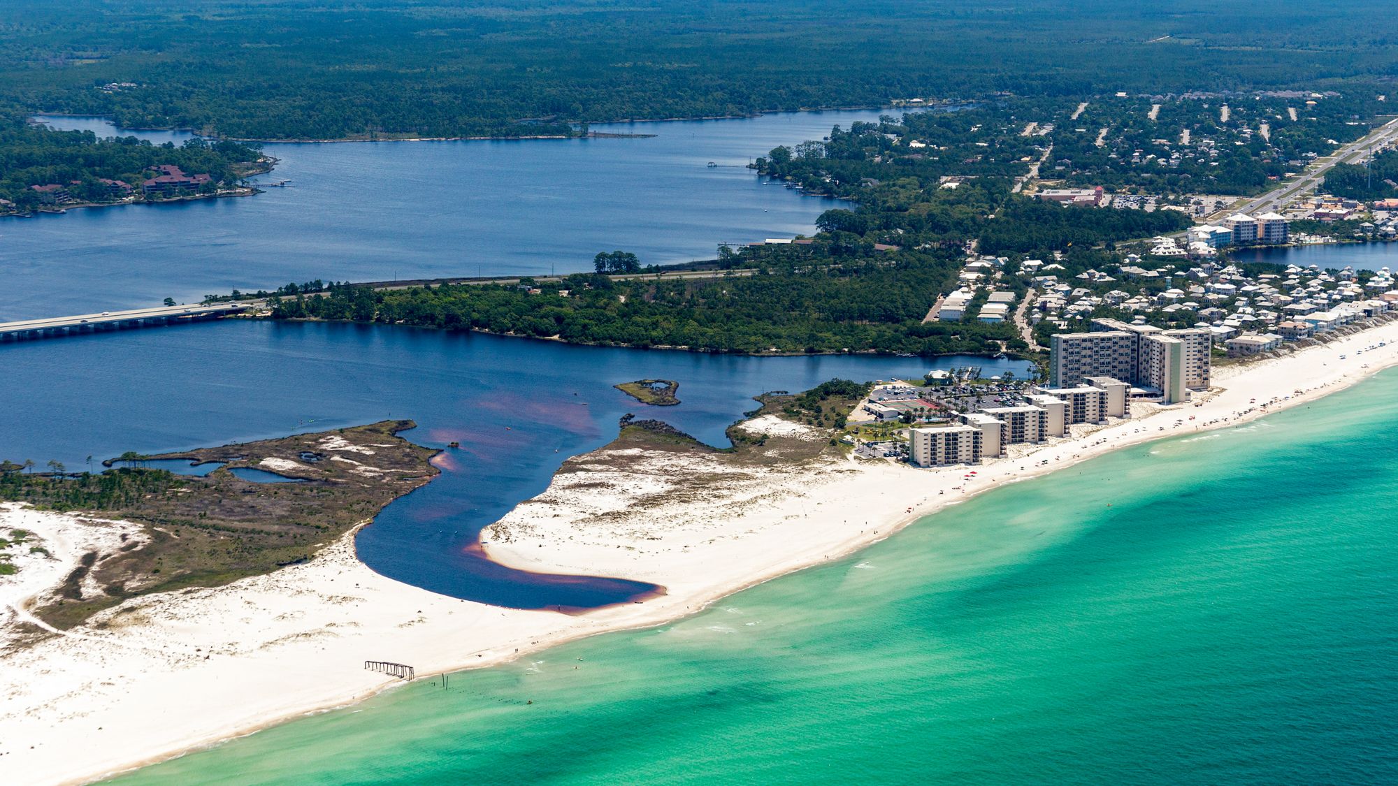 Pinnacle Port Grounds & Amenities