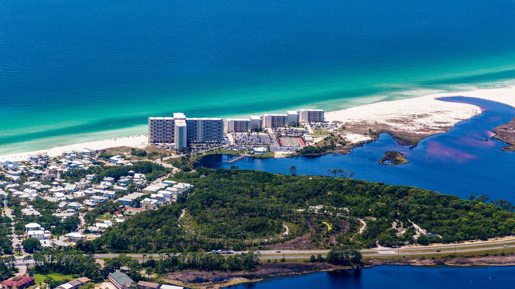 Pinnacle Port Grounds & Amenities