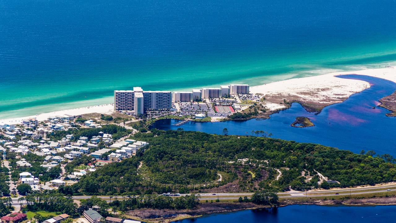 Pinnacle Port Grounds & Amenities Pinnacle Port Grounds & Amenities