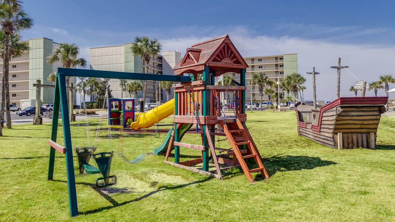 Pinnacle Port Grounds & Amenities Pinnacle Port Grounds & Amenities