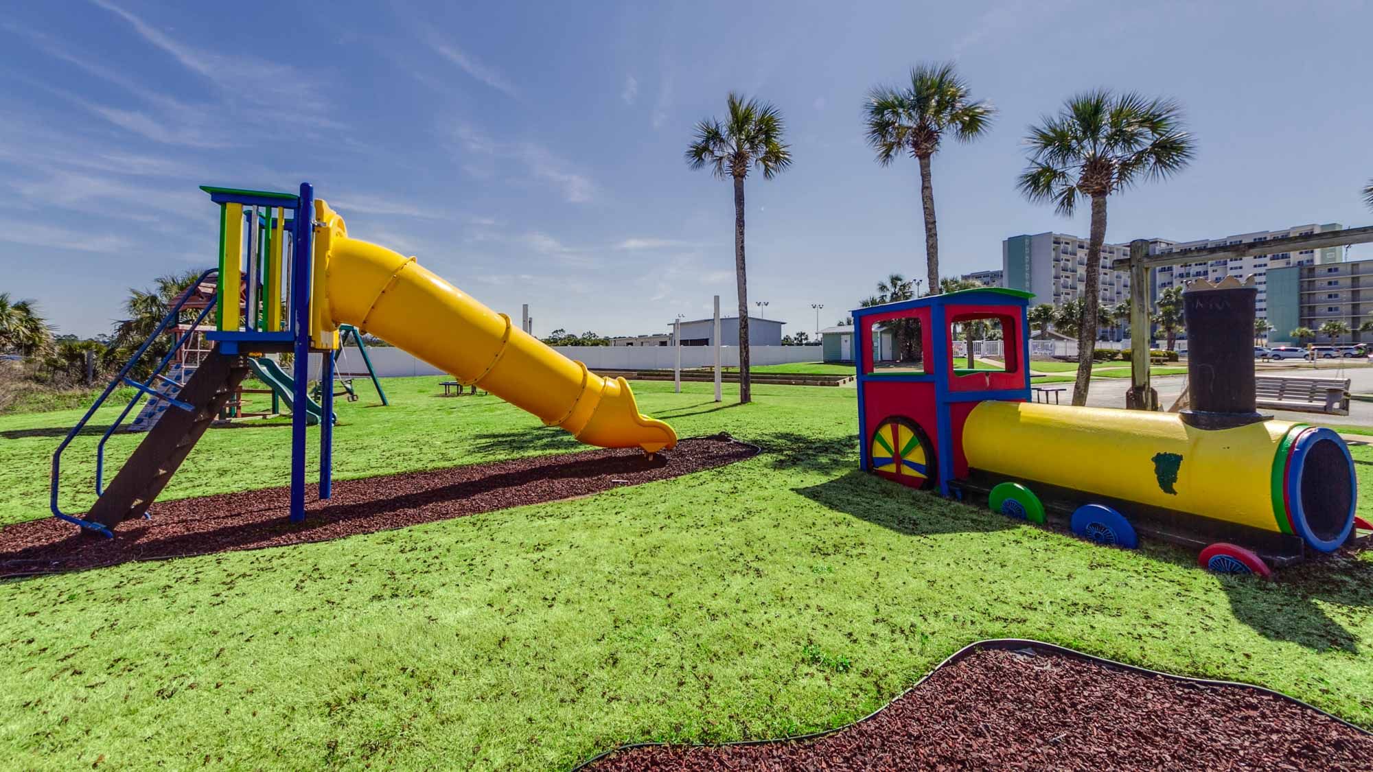 Pinnacle Port Grounds & Amenities