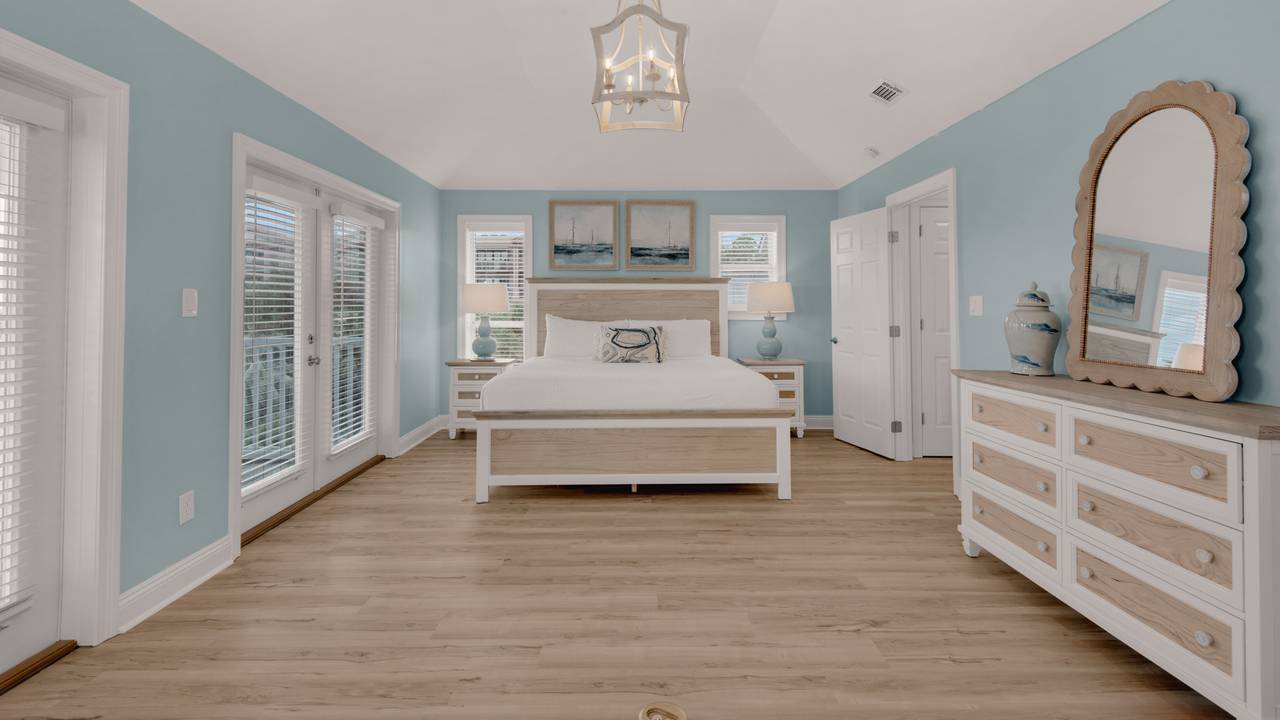 Just Add Salt - 3rd floor: Master King Bedroom Just Add Salt - 3rd floor: Master King Bedroom