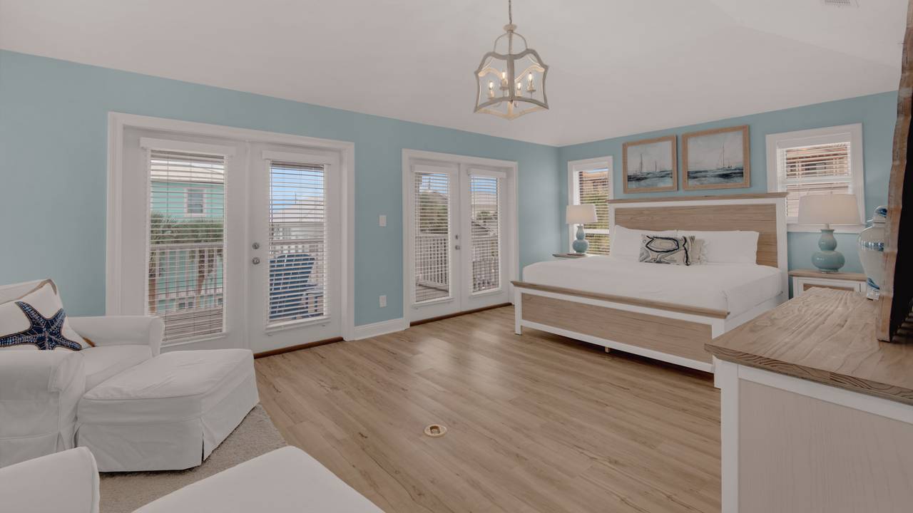 Just Add Salt - 3rd floor: Master King Bedroom Just Add Salt - 3rd floor: Master King Bedroom