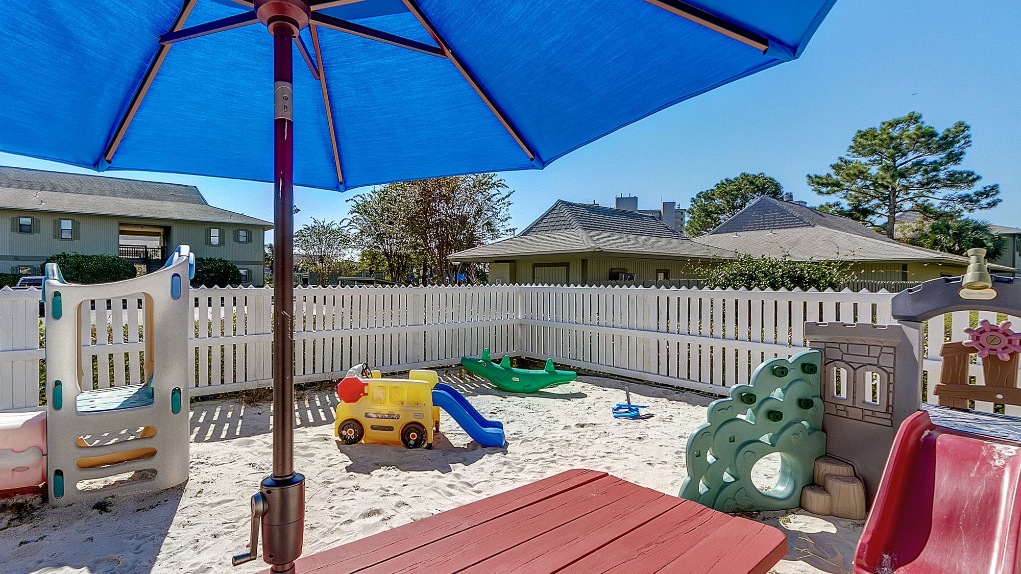 Beachwood Villas Grounds & Amenities