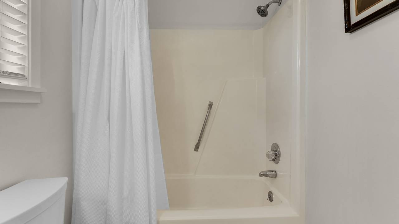 Beachwood Villas 1C - Bathroom Beachwood Villas 1C - Bathroom