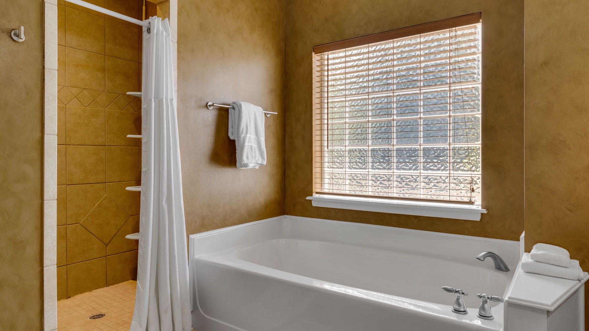 Master's Tub & shower