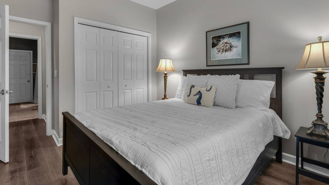 Guest Bedroom 1 Guest Bedroom 1