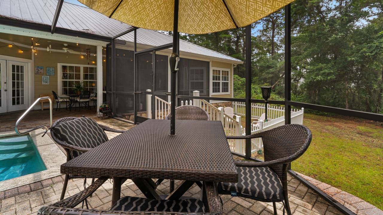 Poolside Dining Poolside Dining