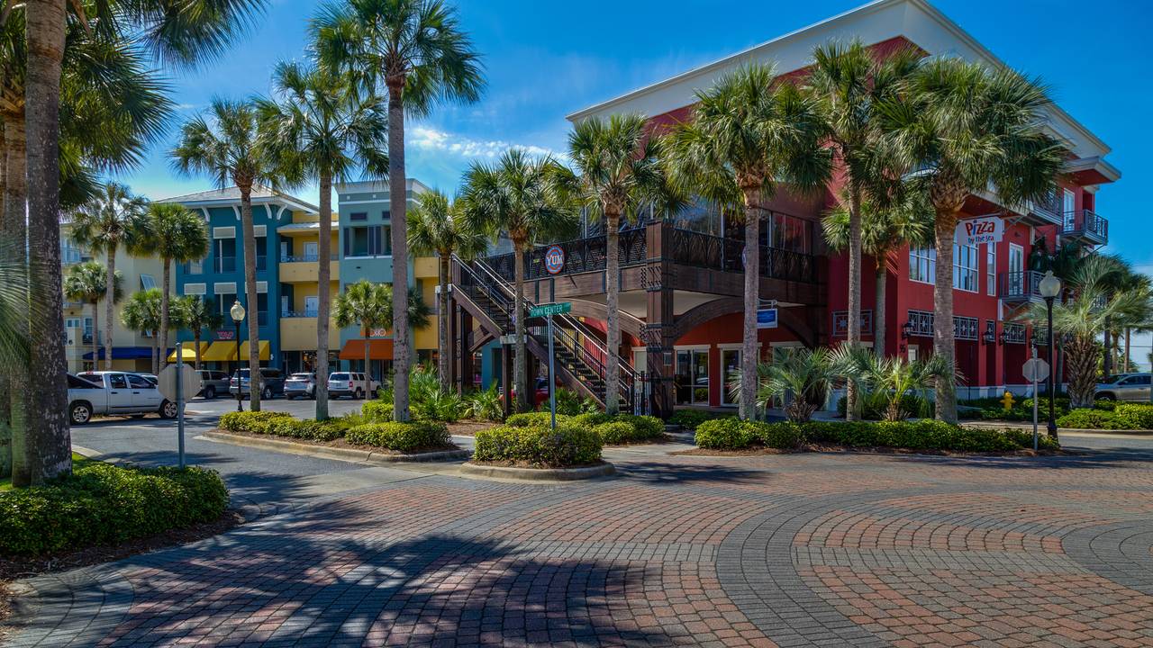 Gulf Place Grounds Gulf Place Grounds