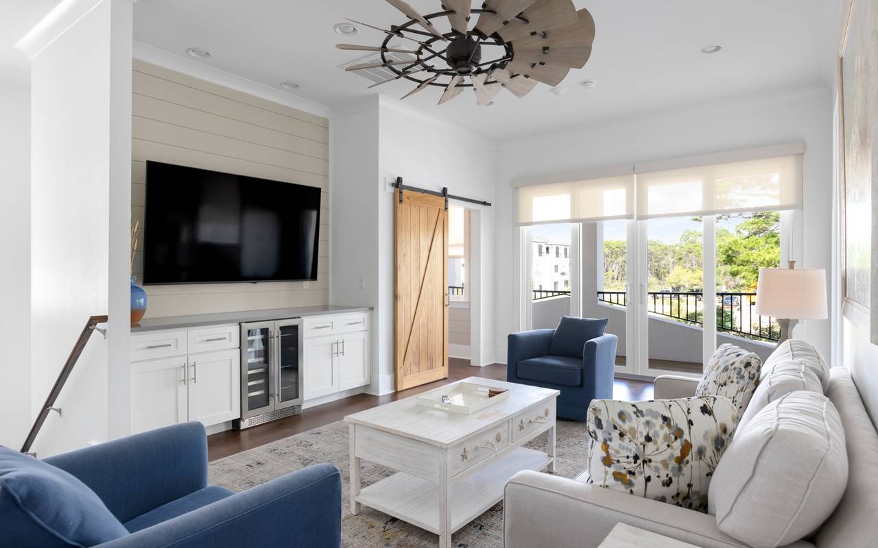 Lynda Lou's Lynda Lou's